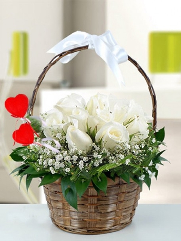 Sepette Beyaz Güller 